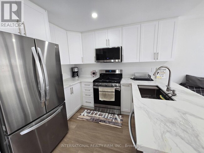 Building Photo - 261 Soudan Ave