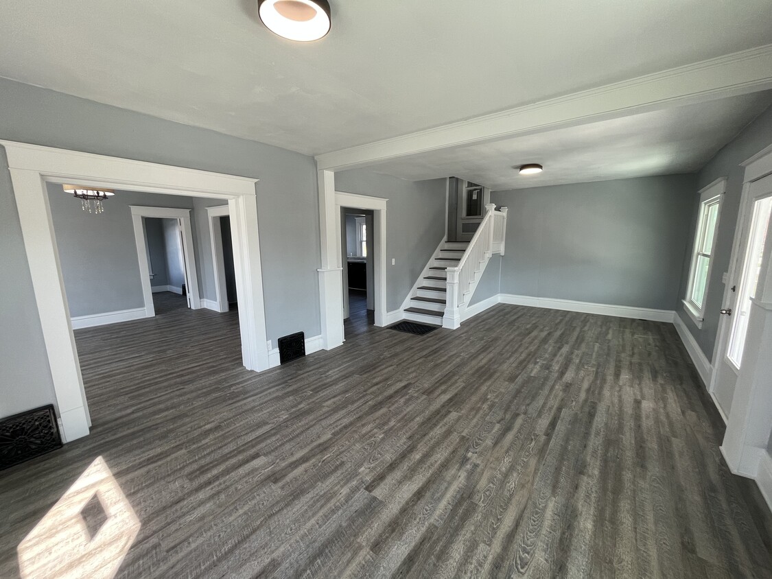 Primary Photo - 215 N 5th St