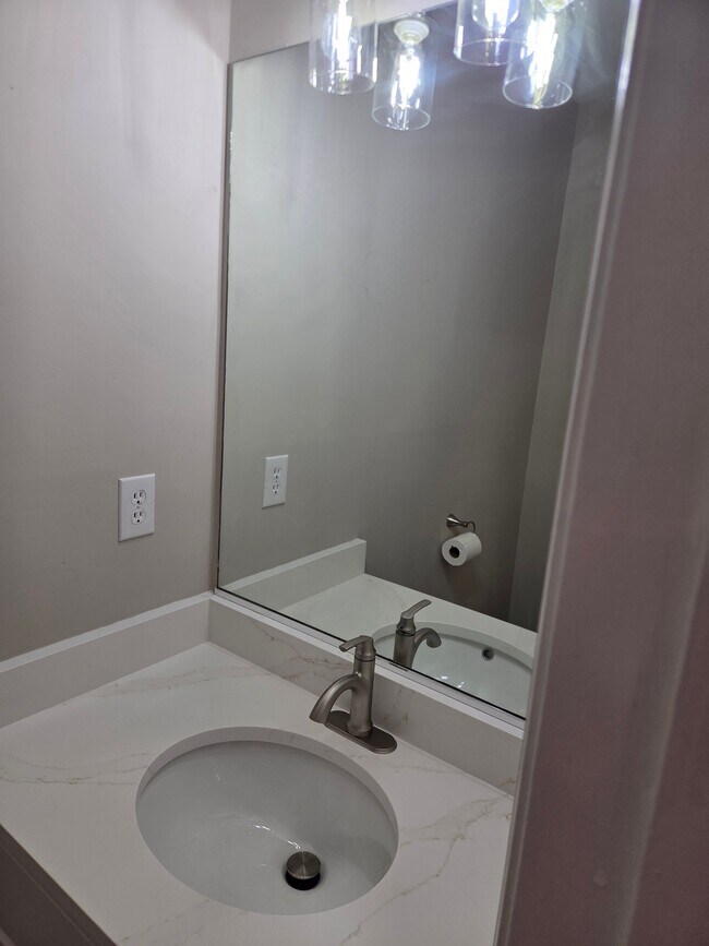 Foto del edificio - 4909 Orchard Hill Dr