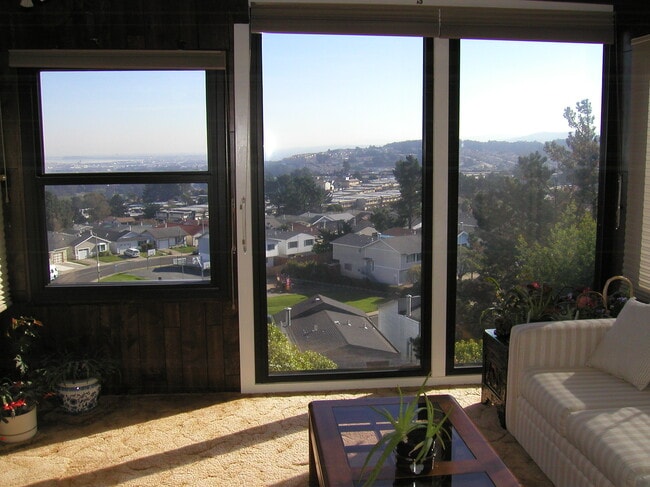 Building Photo - 515 Verducci Dr