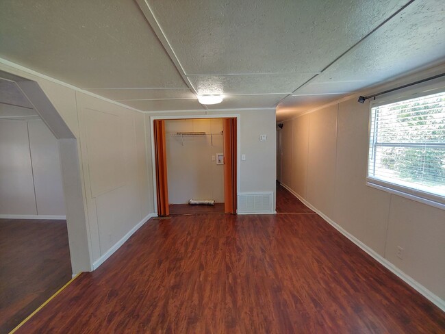 Foto del edificio - 3BR/1BA MH close to I10 and Navy Federal C...