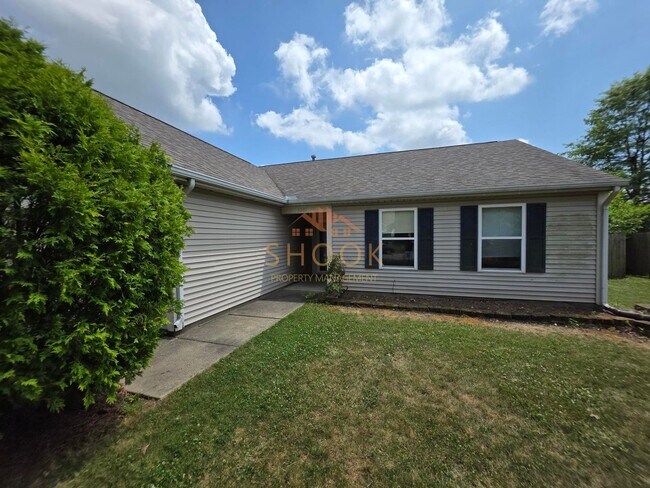 Foto del edificio - 3 BR Home with Fenced Backyard, Close to E...