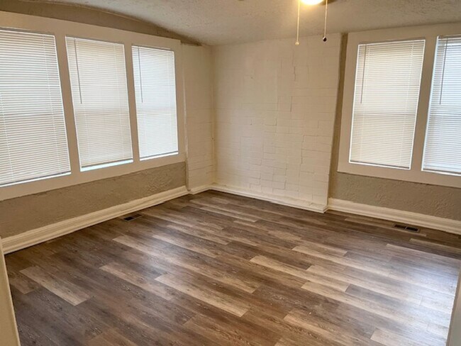 Foto del edificio - 432 E Brookside St