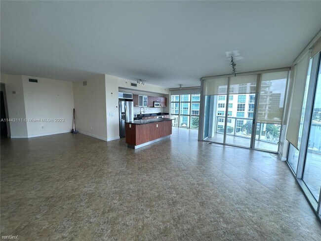 Building Photo - 3 br, 2.5 bath House - 3131 NE 188th St Ap...