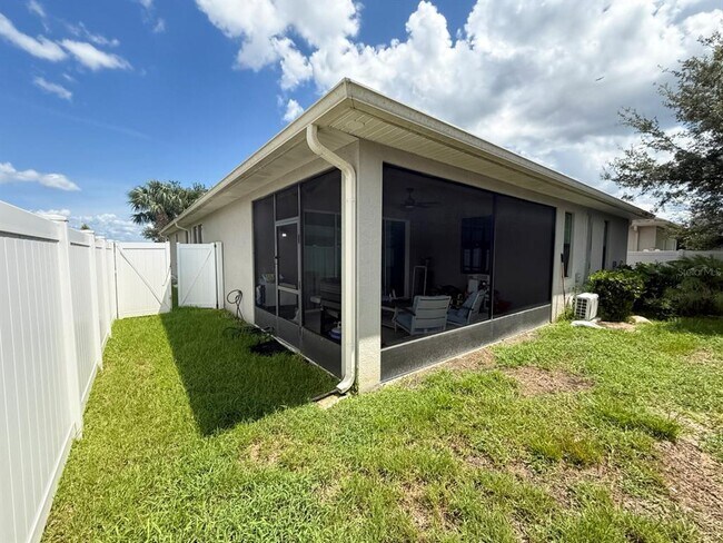 Building Photo - 2524 Fontaine Dr