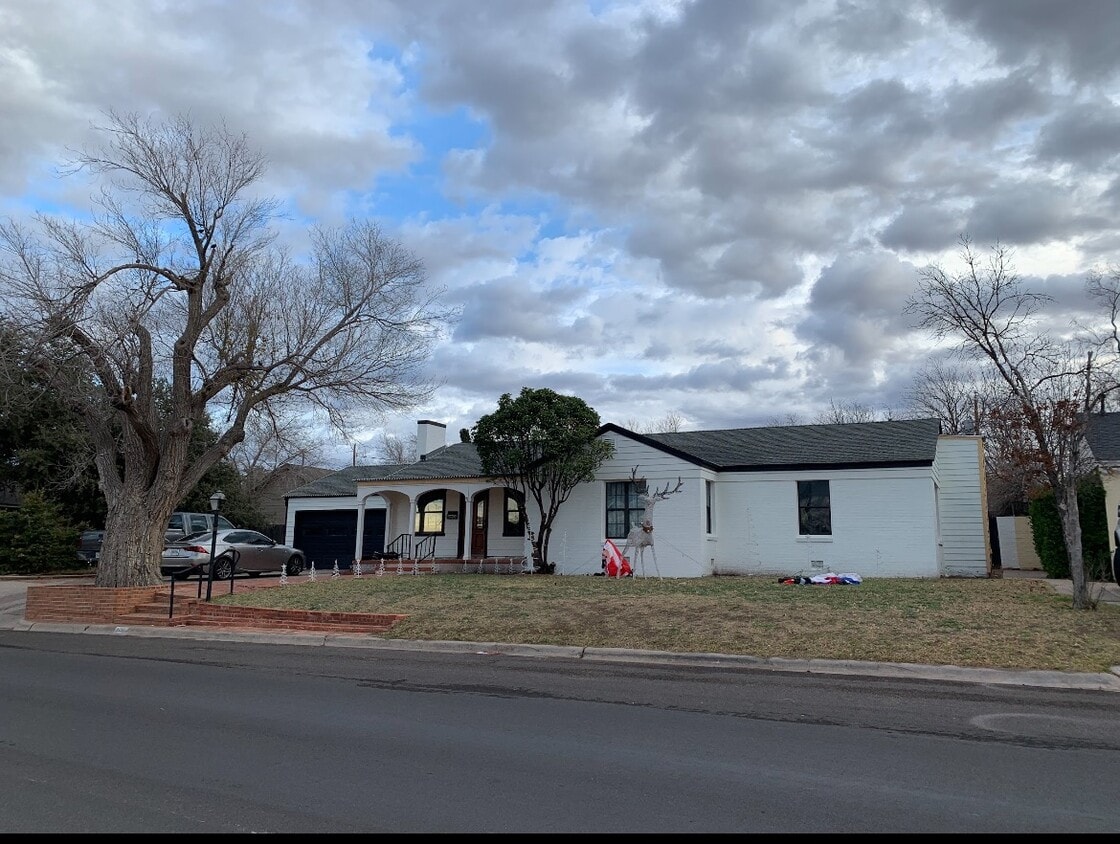 Foto principal - 1006 N A St