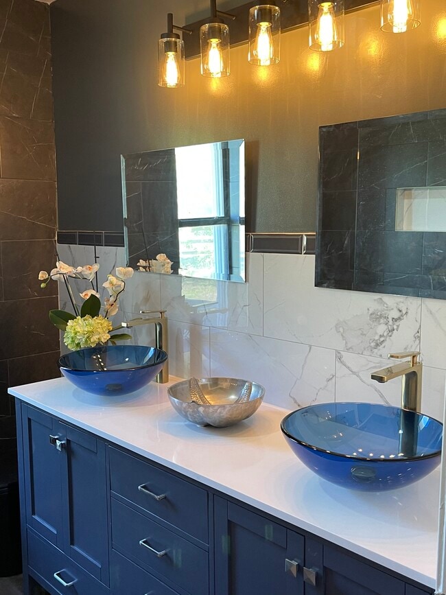 Shared Bathroom - 11734 Piping Plover Rd