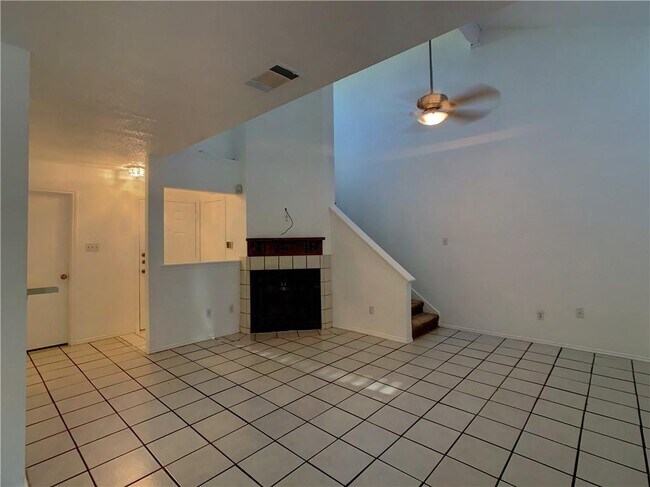 Foto del edificio - 512 Eberhart Ln