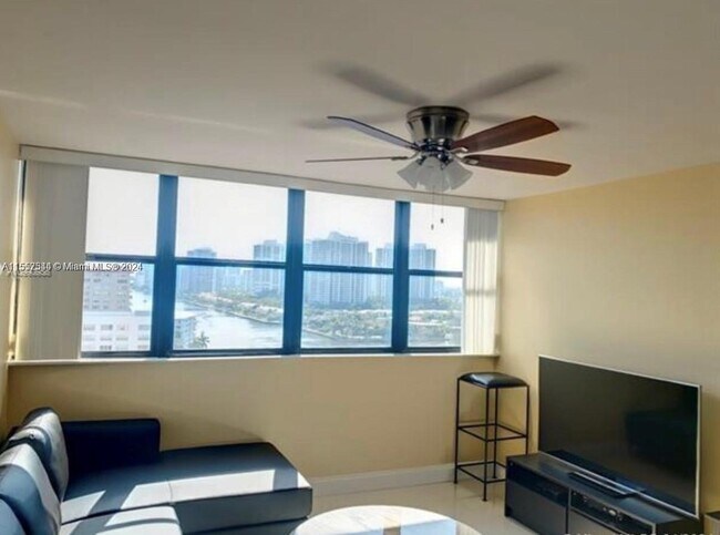 Building Photo - 2017 S Ocean Dr