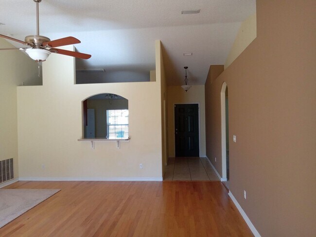 Foto del edificio - 4/2 Home in Fountain Lake Subdivision