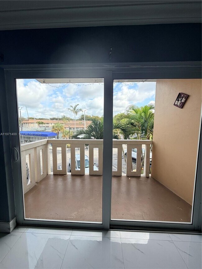 Foto del edificio - 7430 Miami Lakes Dr