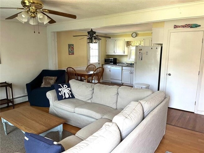 Foto del edificio - 135 Holly Rd