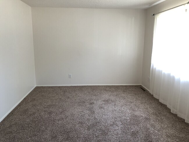 Building Photo - Adorable 3 bdrm 2 bath 1 car garage home