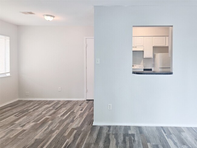 Foto del edificio - 396 Duroux Rd