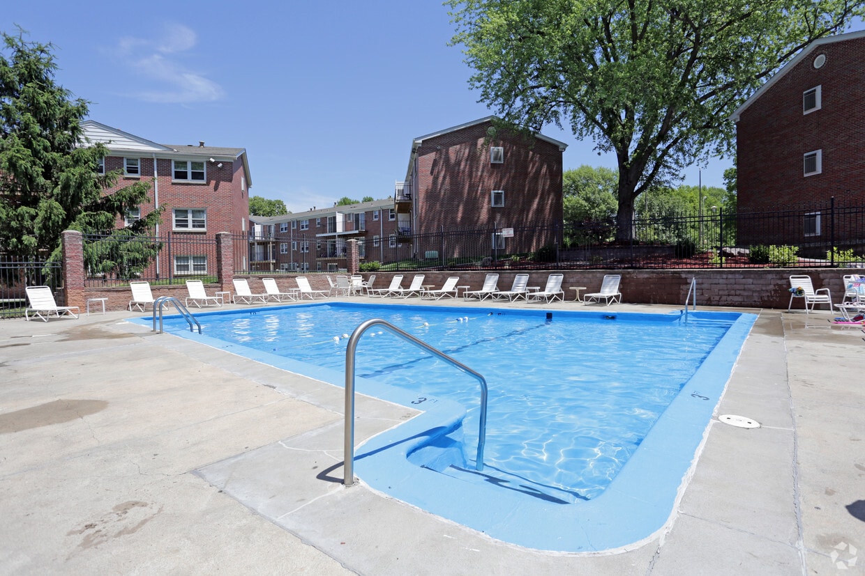The Colonial Apartment Homes Omaha, NE