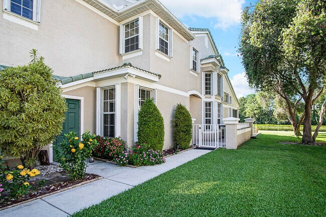 Building Photo - 1687 SW Harbour Isles Cir