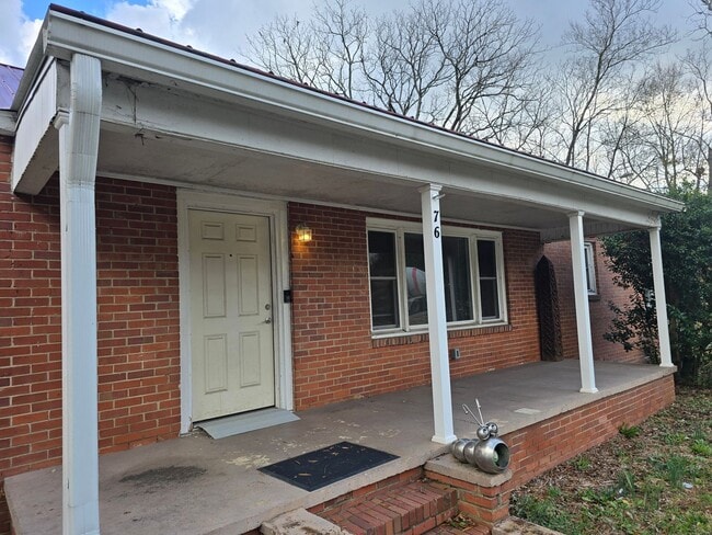 Foto del edificio - Charming Pittsboro Bungalow with Screened Porch & Fully Fenced Yard