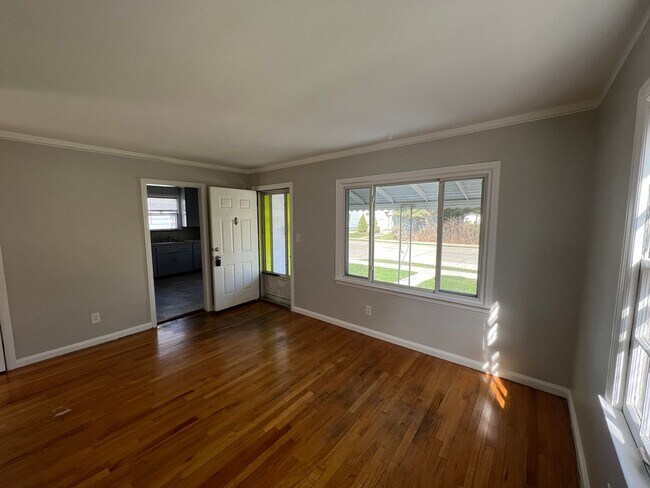 Foto del edificio - Great 3 Bed, 2 Bath home with Garage & Fin...