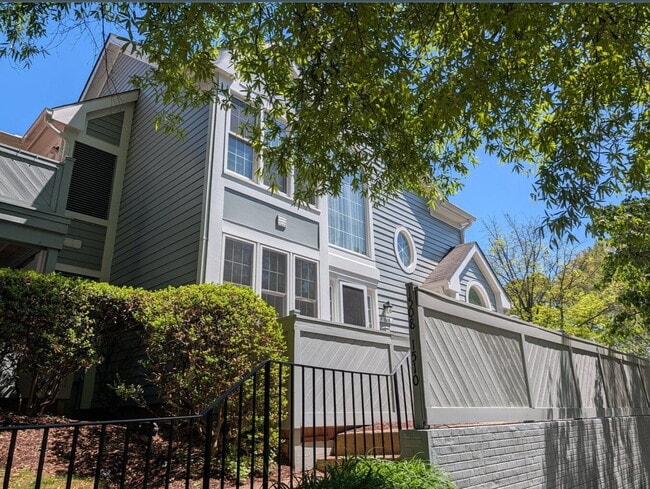 Inviting Townhome Living in Desirable Reston Community - Inviting Townhome Living in Desirable Reston Community