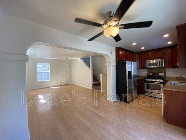Building Photo - 326 White Pine Ct