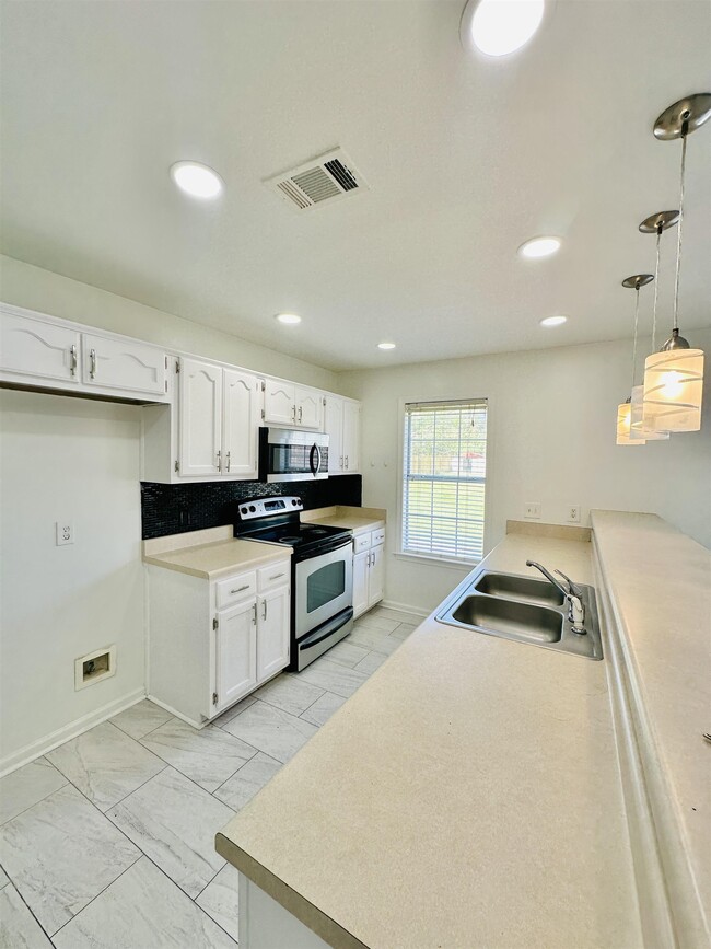 Building Photo - 10006 Cameron Ridge TR
