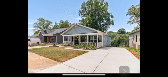 Building Photo - 1624 N Cherry St