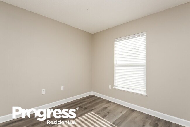 341 Chelmsford Ct - 4
