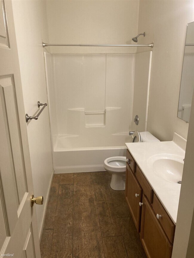 Foto del edificio - 3 br, 1 bath Duplex - 610 S Fawn St