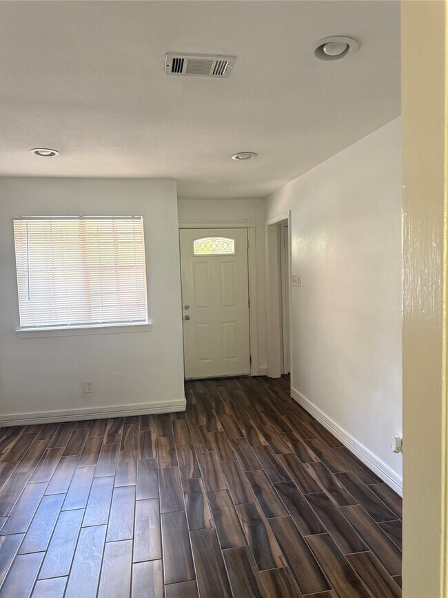 Foto del edificio - 8920 Duane St