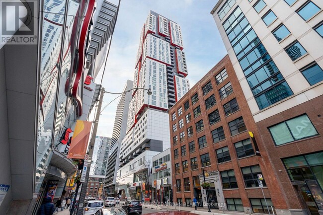 Photo du bâtiment - 318 Richmond St W