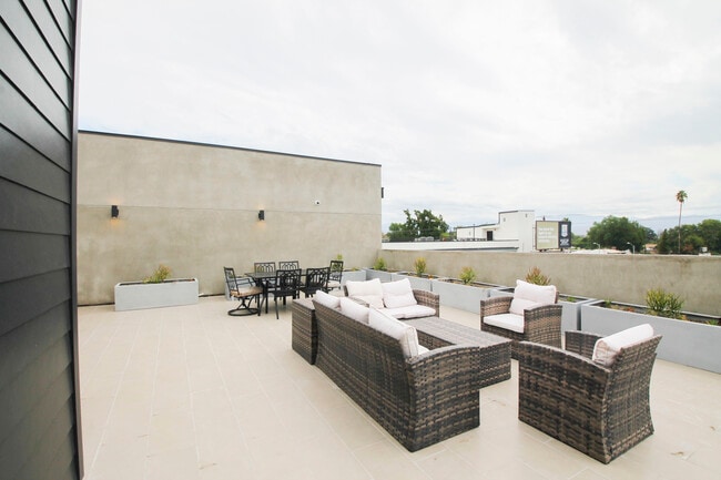 Building Photo - Oxnard View