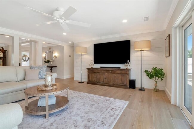 Foto del edificio - 4927 W Melrose Ave N
