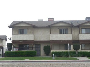 Building Photo - 3461 S Chester Ave