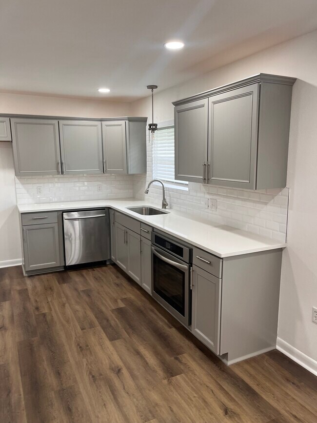 Foto del edificio - 745 Westbrook Dr