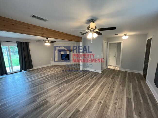 Building Photo - Charming 3 Bed 2 Bath Home