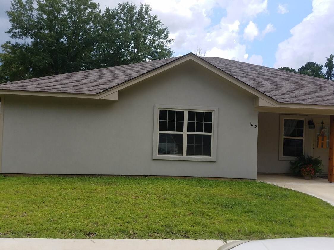 Foto principal - 1029 Dean Chapel Rd
