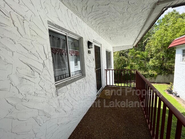 Building Photo - 400 El Camino Dr
