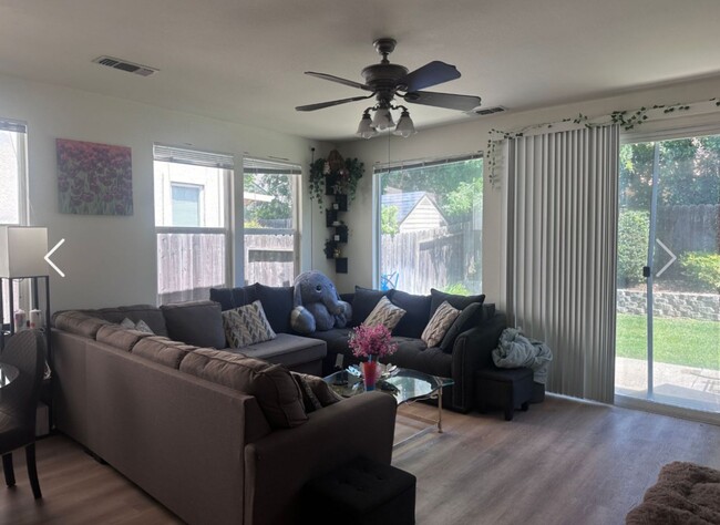 Foto del edificio - North Natomas Home 3 Bed 2 Bath w/ 2 Car G...