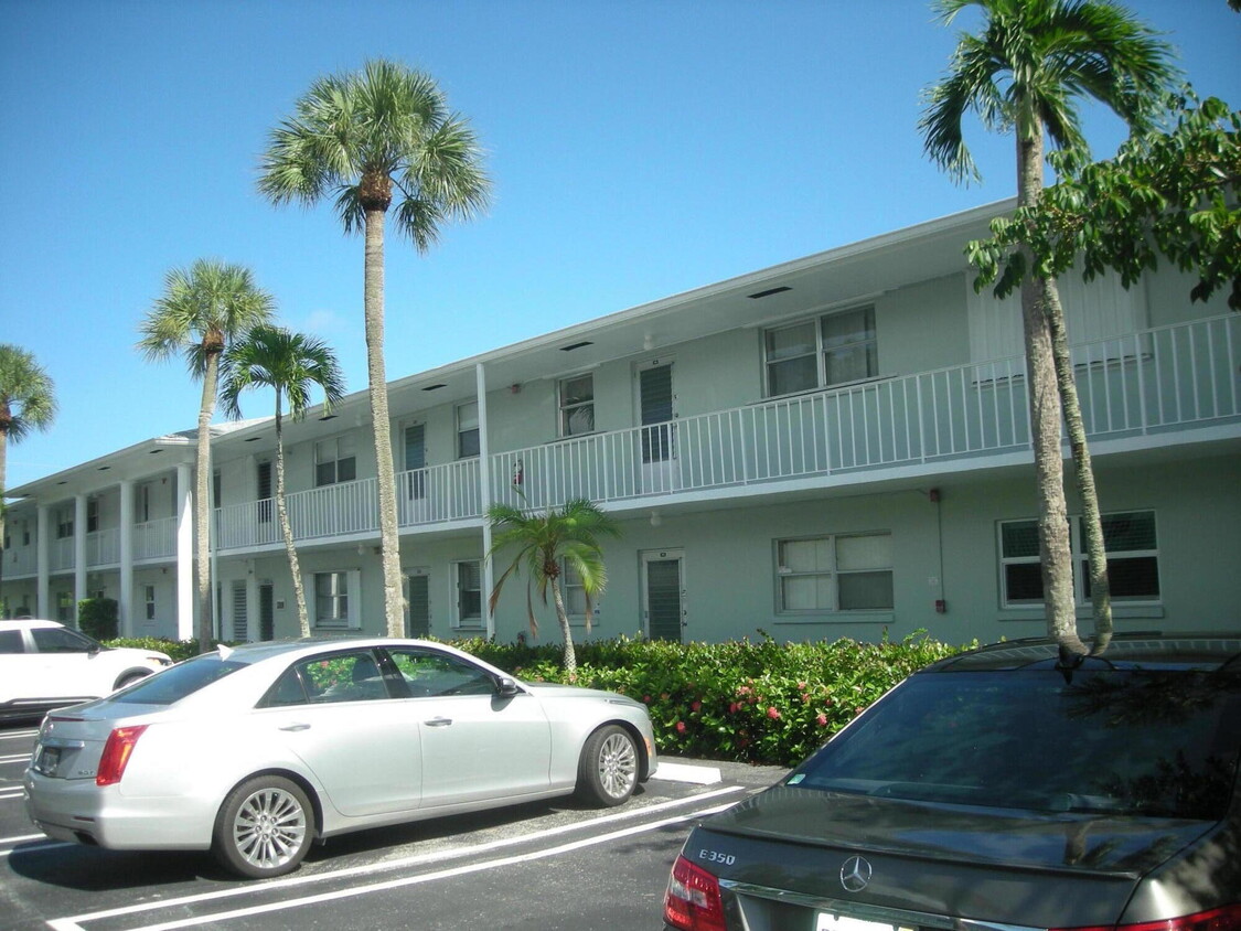 Primary Photo - 2760 SW 22nd Ave