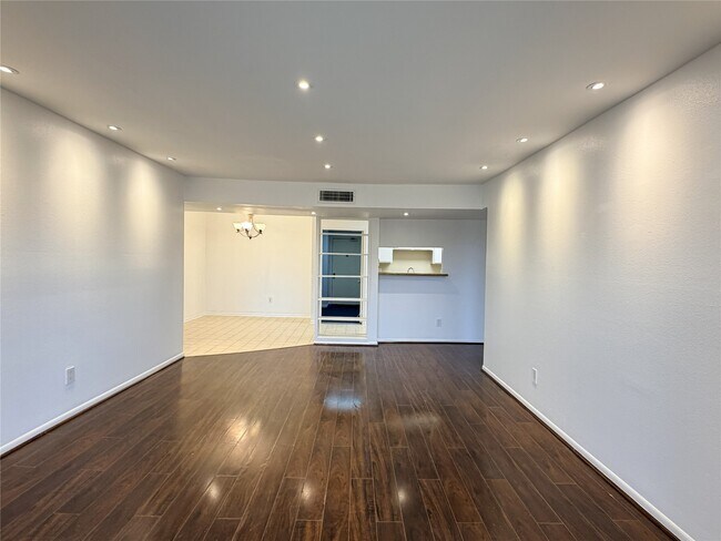 Foto del edificio - 8523 Hearth Dr