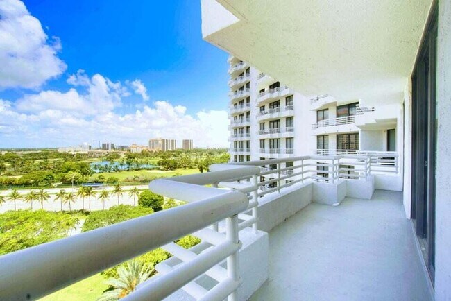 Foto del edificio - 3300 NE 192 St