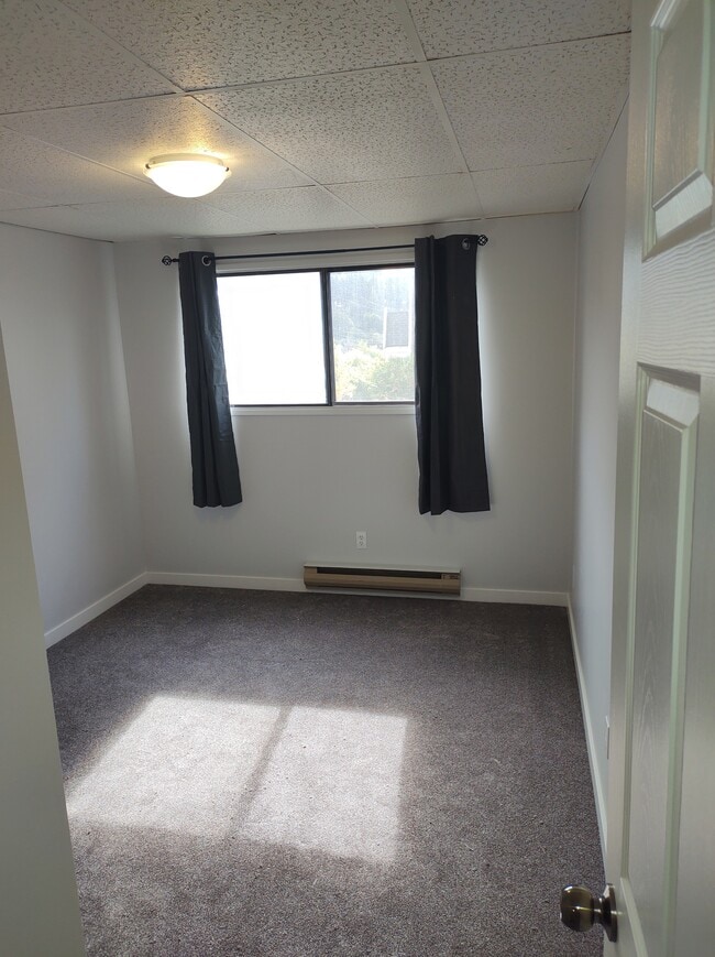 Building Photo - 571 Shuswap St S