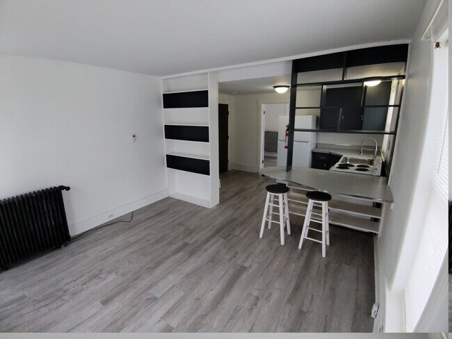 Modelo E3: 1 dormitorio / 1 baño - 21 Depot St