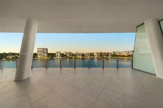 Building Photo - 5 Grove Isle Dr