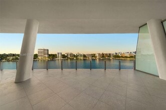 Building Photo - 5 Grove Isle Dr