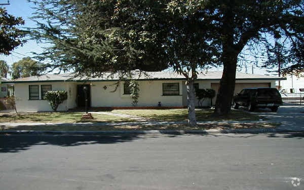 Building Photo - 12618 Lakewood Blvd