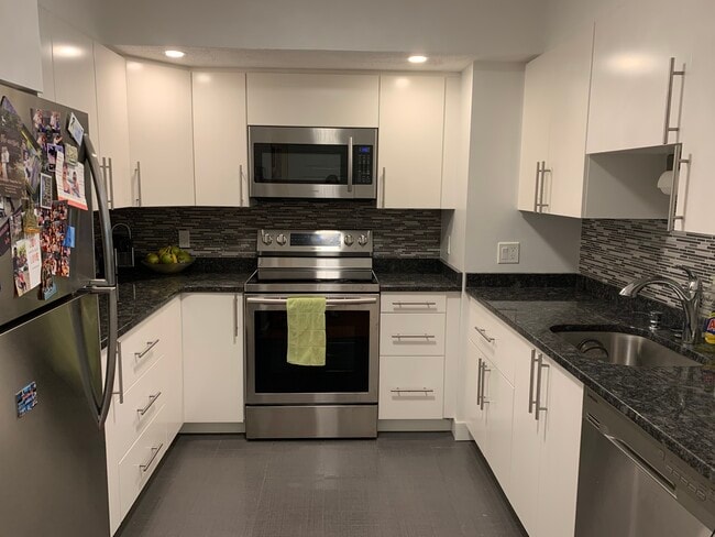 Foto del edificio - 1731 Beacon St
