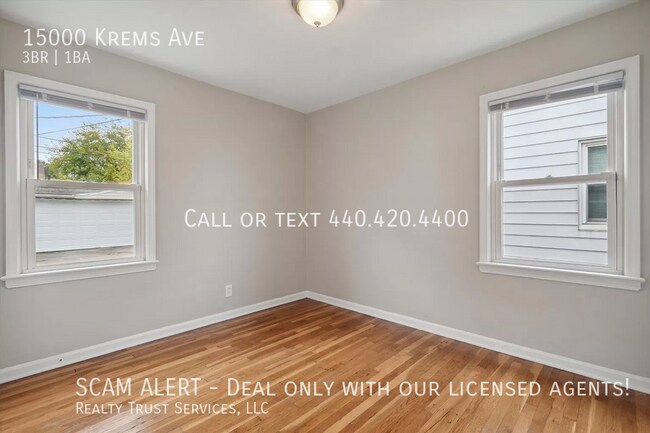 Building Photo - Cape cod Style home 3 Bedroom 1 Bath in th...