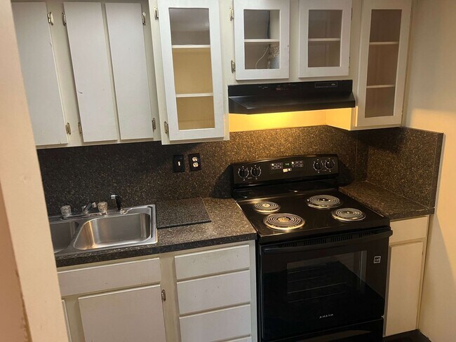 Foto del edificio - FOR RENT | 2 Bed, 2 Bath Upstairs  Apartment Unit
