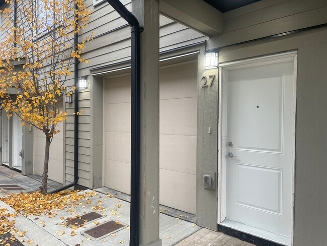 Photo du bâtiment - 1308 Rutland Rd N